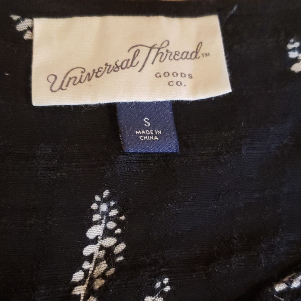 Universal Threads Peasant Top - Picture 3 of 3